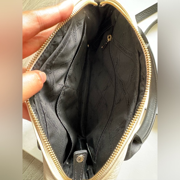 Authentic Longchamp Crossbody Leather Bag - Picture 6 of 16